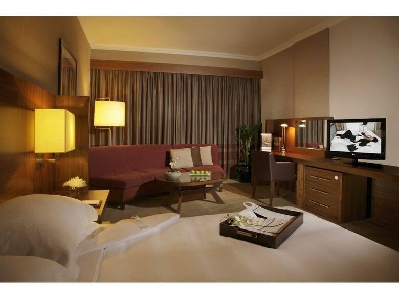 Jumeira Rotana Hotel