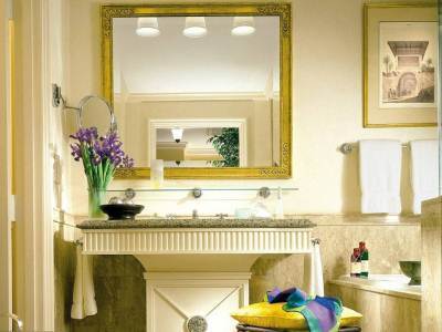 Hotel Four Seasons First Residence