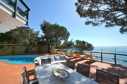 Marina Del Cantone Villa Sleeps 14 Pool Air Con