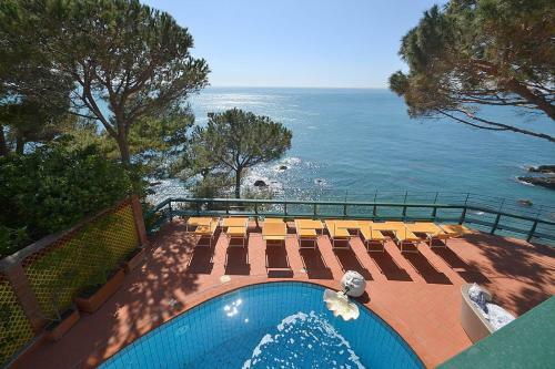 Marina Del Cantone Villa Sleeps 14 Pool Air Con