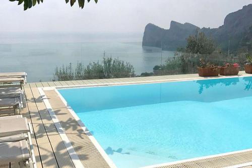 Sirenuse Villa Sleeps 8 Pool Air Con Wifi