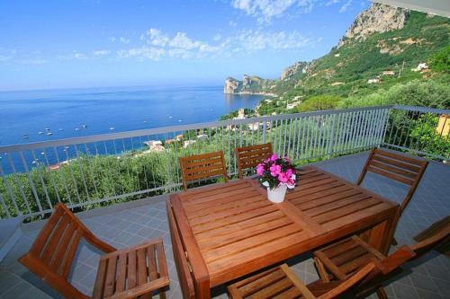 Sirenuse Villa Sleeps 8 Pool Air Con Wifi