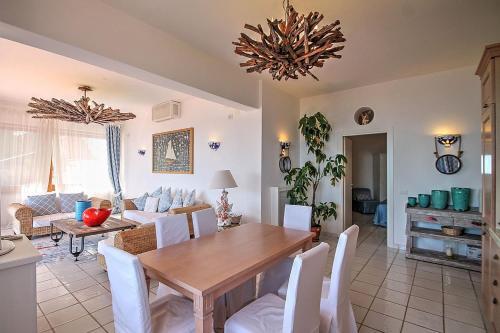 Sirenuse Villa Sleeps 14 Pool Air Con Wifi