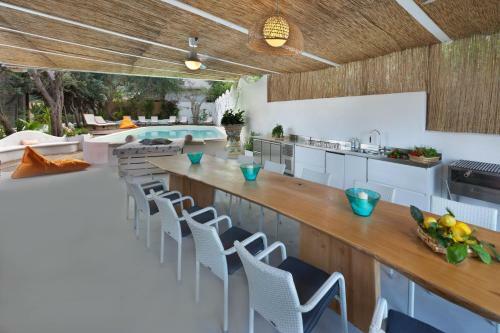 Nerano Villa Sleeps 10 With Pool Air Con And Wifi