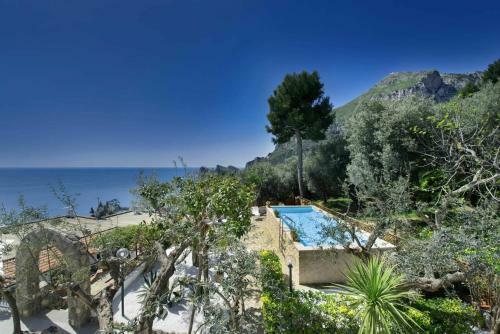 Villa In Nerano Sleeps 8 With Pool Air Con And Wifi
