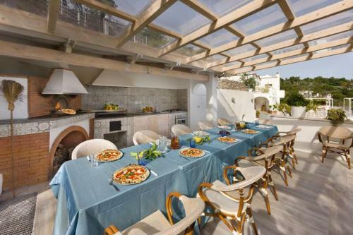 Marina Del Cantone Villa Sleeps 22 Pool Air Con