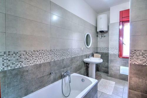 Seiano Apartment Sleeps 5