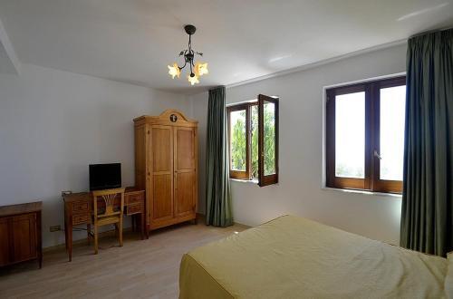 Marina Del Cantone Villa Sleeps 22 Pool Air Con