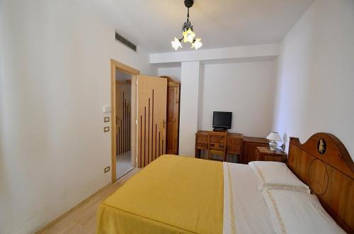 Marina Del Cantone Villa Sleeps 22 Pool Air Con