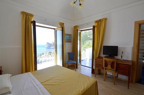 Marina Del Cantone Villa Sleeps 22 Pool Air Con