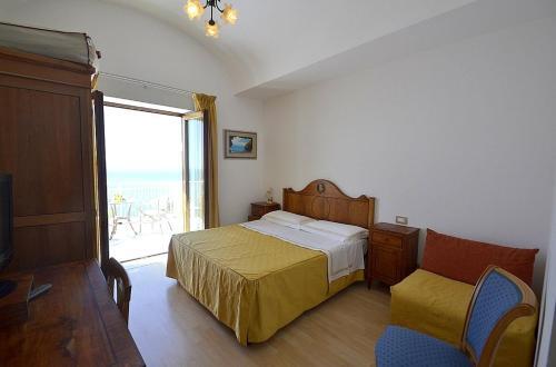 Marina Del Cantone Villa Sleeps 22 Pool Air Con