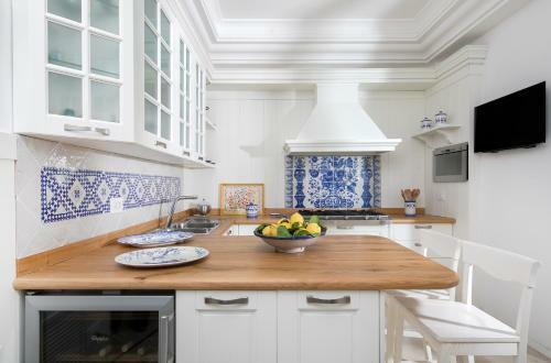 Nerano Villa Sleeps 8 With Pool Air Con And Wifi