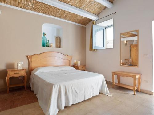 Rustic Farmhouse In Noto With Swimming Pool