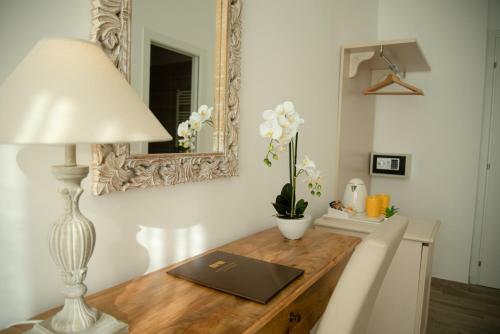 Hostal Porta Aragonese Luxury Rooms