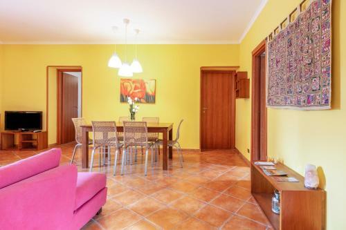 Maqueda Balcony Apartment
