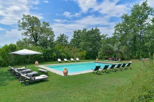 Segromigno In Monte Villa Sleeps 14 With Pool And Air Con