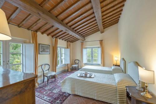 Segromigno In Monte Villa Sleeps 14 With Pool And Air Con