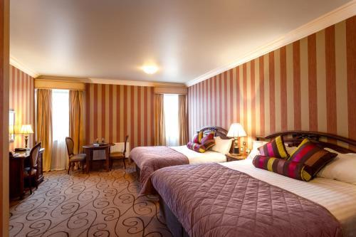 Lawlors Hotel