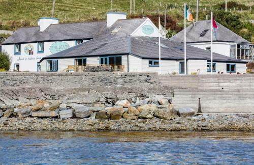 The Beach, Days Bar And B&B