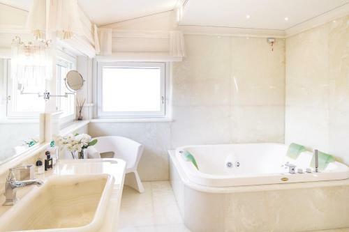Pietra La Croce Villa Sleeps 8 With Pool And Air Con