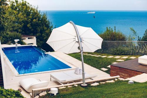 Pietra La Croce Villa Sleeps 8 With Pool And Air Con