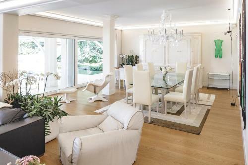 Pietra La Croce Villa Sleeps 8 With Pool And Air Con