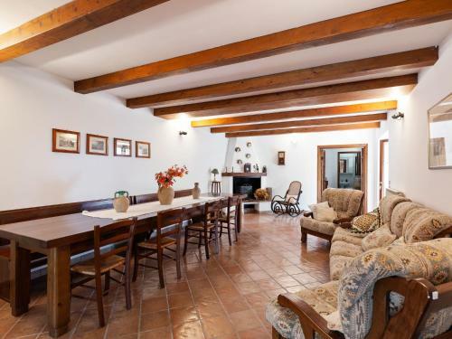 Traditional Villa In Varano With Private Garden