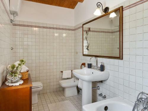 Traditional Villa In Varano With Private Garden