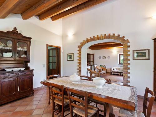 Traditional Villa In Varano With Private Garden