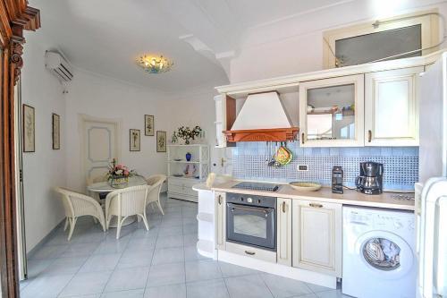 Positano Villa Sleeps 8 Pool Air Con