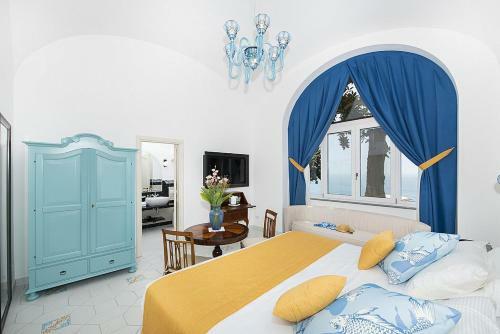 Positano Villa Sleeps 8 With Pool And Air Con
