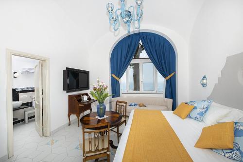 Positano Villa Sleeps 8 With Pool And Air Con