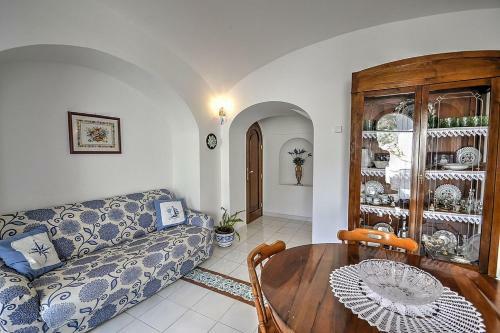 Praiano Villa Sleeps 6 Air Con Wifi