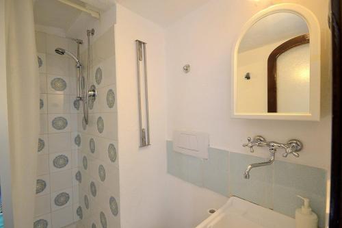 Praiano Villa Sleeps 9 Air Con Wifi