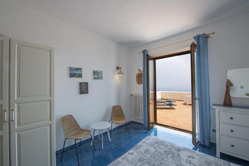 Praiano Villa Sleeps 9 Air Con Wifi