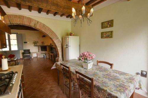 Pozzo Della Chiana Villa Sleeps 24 Pool Air Con