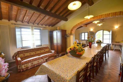 Pozzo Della Chiana Villa Sleeps 24 Pool Air Con