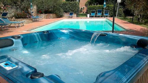 Pozzo Della Chiana Villa Sleeps 24 Pool Air Con