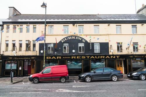 Hostal Durkin's Bar, Restaurant & Guesthouse