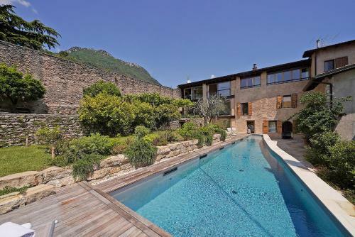 Cecina Villa Sleeps 10 With Pool And Air Con