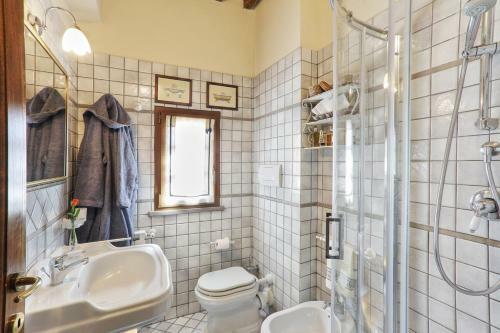 Pillo Villa Sleeps 10 With Pool And Air Con