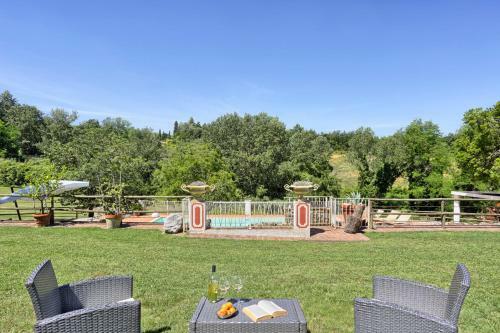 Pillo Villa Sleeps 12 With Pool And Air Con