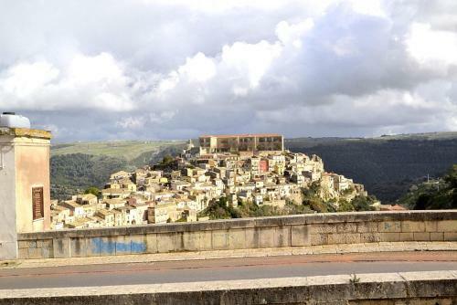 Ragusa Apartment Sleeps 2 Air Con Wifi
