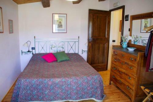 Radicofani Villa Sleeps 10 With Pool And Air Con