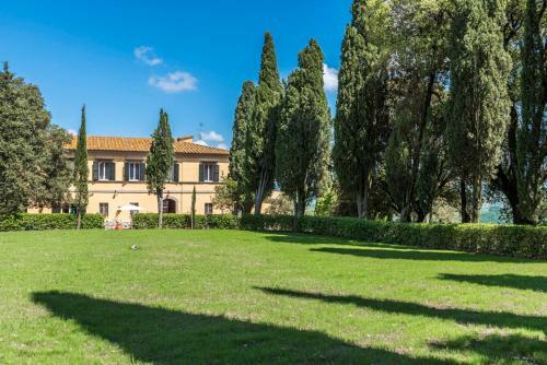 Radicofani Villa Sleeps 28 With Pool