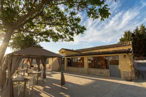 Hostal Ercole Di Cafeo Bed And Breakfast