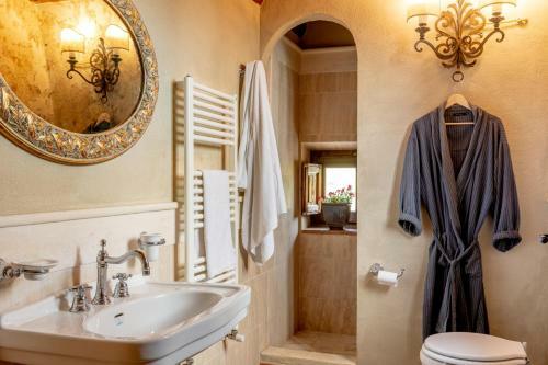 Rapale Villa Sleeps 20 With Pool