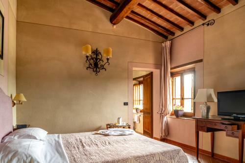 Rapale Villa Sleeps 20 With Pool