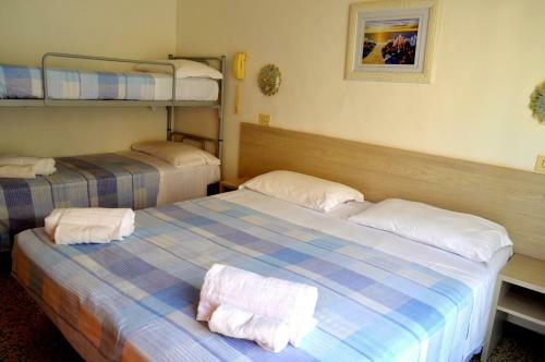 Hostal New Hotel Cirene Room For Two People Full Pension Package