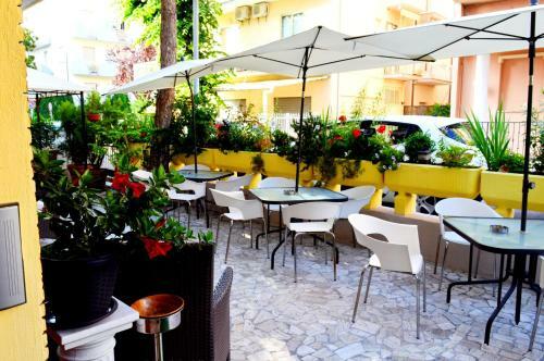 Hostal New Hotel Cirene Room For Two People Half Pension